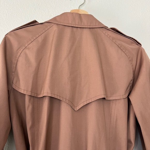 London Fog Maincoats Trench Coat. Tan, Size 10 Petite. Very Good Condition - Picture 4 of 12